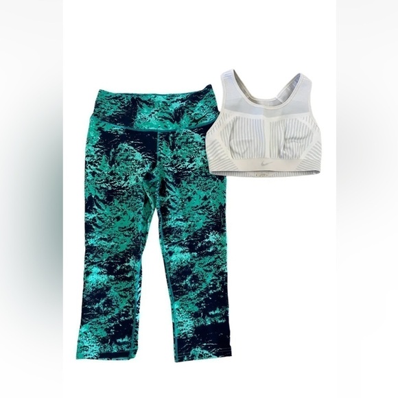 Lot of 2 Womens Nike Sportswear Sz Medium Printed Leggings Sports Bra Dri Fit - Picture 1 of 7